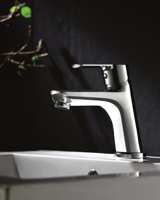 Rubinetto per lavabo da bagno commerciale Maniglia singola in metallo cromato 142 mm di altezza