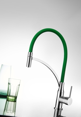 Tubo in silicone Finitura cromata Rubinetto miscelatore da cucina Resistenza alla corrosione a risparmio idrico