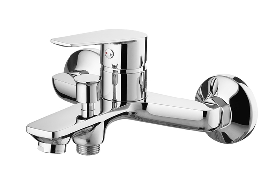 Rubinetto doccia per vasca da bagno in ottone cromato a leva singola a montaggio superficiale