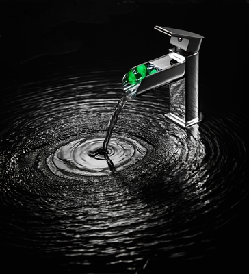 Bagno lavandino Rubinetto Deck Montaggio a leva singola Cascata Bacino Mixer Rubinetto LED Singolo buco Chrome